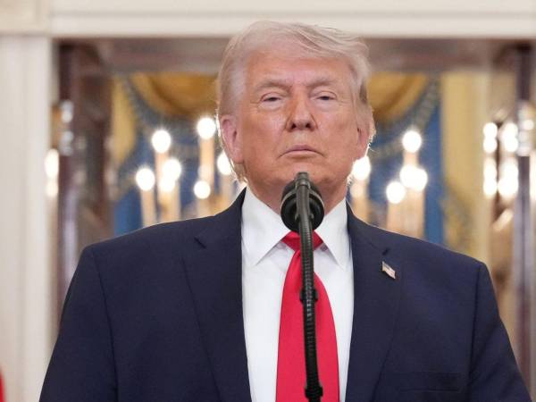 El círculo cercano de Donald Trump está en la mira de los analistas ante el registro de sospechosas apuestas con respecto a la guerra de Irán por personas que acceso a información confidencial.