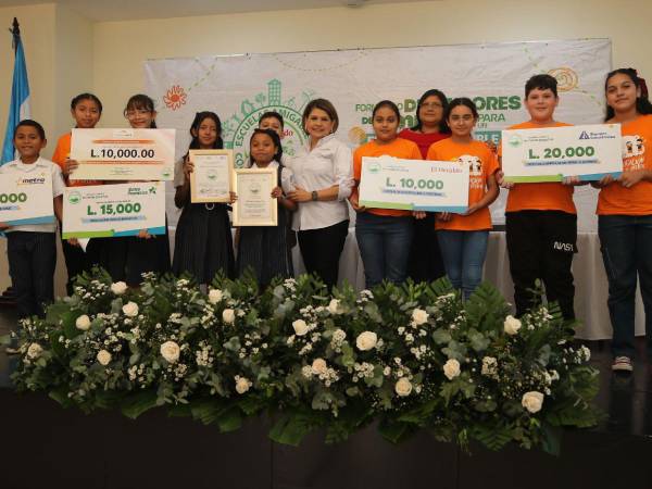 La Escuela Centroamérica Este recibió el reconocimiento como la Más Amigable con el Ambiente en la undécima edición de EAA.
