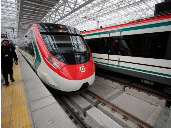 En el estado de México, el tren cuenta con cuatro estaciones: Zinacantepec, Toluca Centro, Metepec y Lerma.