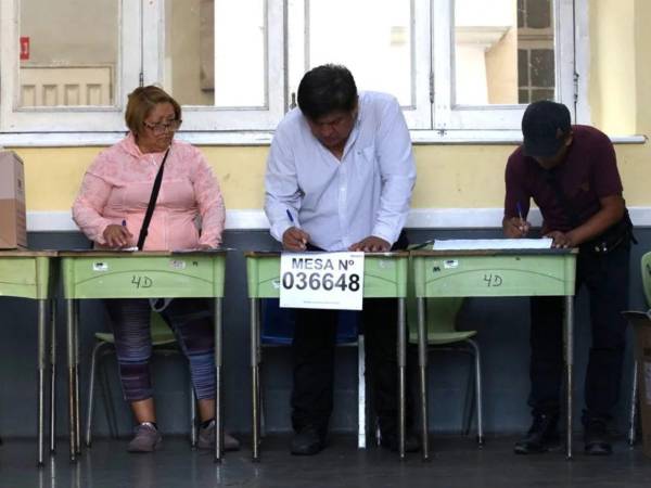 Más de 130 alcaldes burlan la ley en Perú, y el excandidato presidencial López Aliaga, se posiciona como favorito para volver a ser alcalde de La Lima.