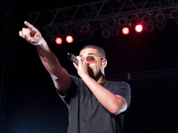 El rapero también ha logrado un nuevo récord de 42 canciones en una sola semana en la lista Hot 100.