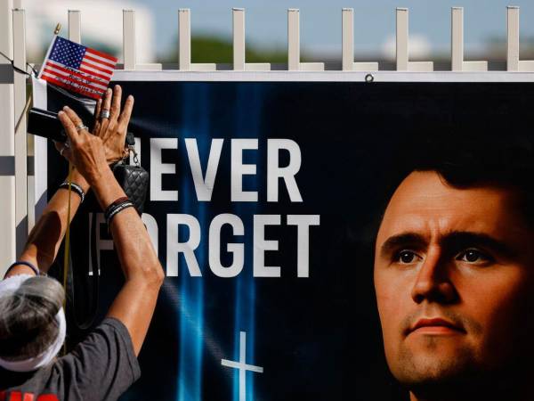 Ante el clima de tensión y la expectativa por el funeral, el Departamento de Seguridad Nacional de EE.UU. (DHS) ha reforzado la vigilancia y las medidas de seguridad en Glendale.