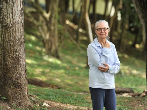 Tan analítica como modesta, tan académica como humana, así es Helen Umaña, una leyenda viva de las letras.