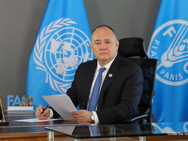 FAO nombra a René Orellana como Subdirector General y representante regional para América Latina y el Caribe. Promoverá sistemas agroalimentarios sostenibles.