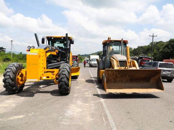 La maquinaria ya está en la zona realizando los trabajos en el tramo carretero.