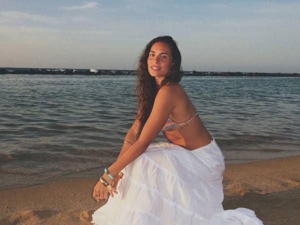 Isadora Sofía Figueroa es la segunda hija del cantante Chayanne, que este jueves lanzó el primer disco de su carrera como artista: La isla, una propuesta alegre y sentimental con diferentes ritmos.