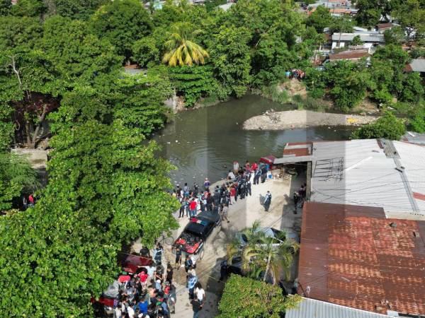Rescatistas y civiles unieron esfuerzos para recuperar el cuerpo del inspector Kevin Pérez Vargas, hallado tras casi 24 horas de búsqueda en la quebrada La Primavera.