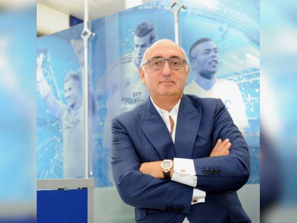 La acuación indica que el exagente deportivo Jonathan Barnett violó a una mujer en 39 ocasiones y de someterla a un trato degradante. Aquí todos los detalles.