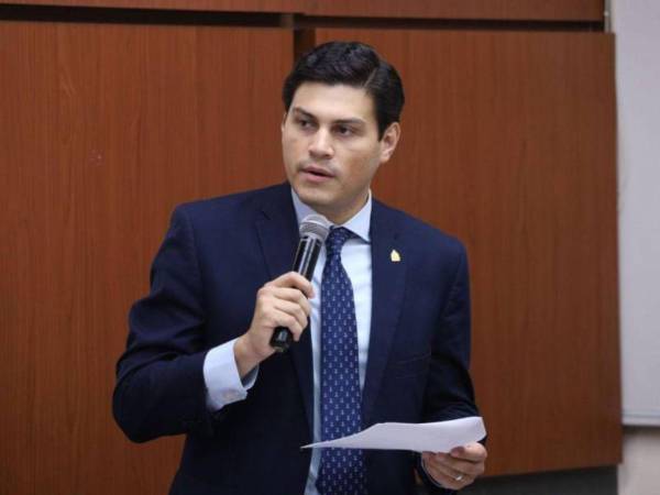 La consejera Cossette López‑Osorio negó su participación en los audios difundidos y entregados por Marlon Ochoa, y aseguró que estos podrían ser falsificaciones.