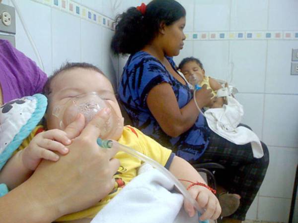 Los menores de un año son los más vulnerables ante esta enfermedad, por lo que las autoridades de Salud llaman a vacunar a los niños.