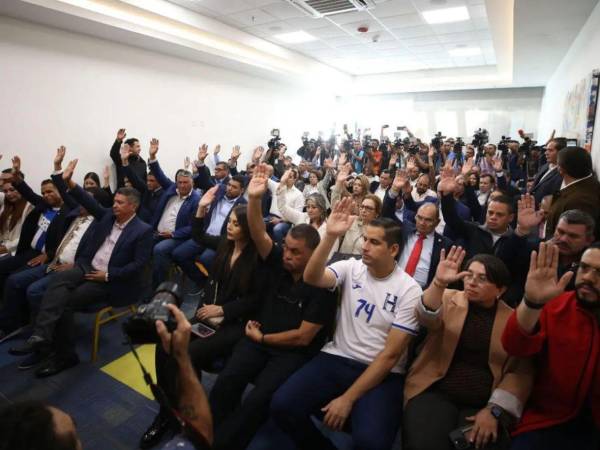 Oposición convoca a sesión clave en Honduras ante crisis política.