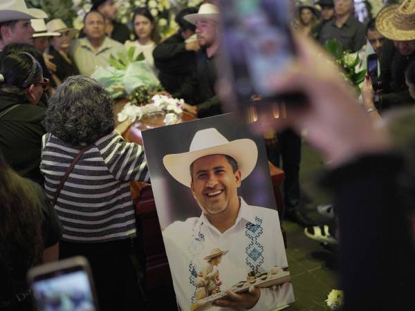 Gobernador mexicano dice que alcalde asesinado sabía el riesgo de enfrentar delincuencia.