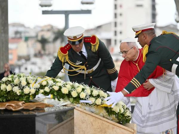 El papa concluirá esta visita de pocas horas a la ciudad vinculada a la figura de San Agustín con una misa en la basílica que lleva el nombre del santo de Hipona.