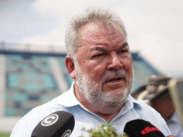 El edil calificó a López como “la heroína de Tegucigalpa” y le agradeció por “defender la democracia del país”.