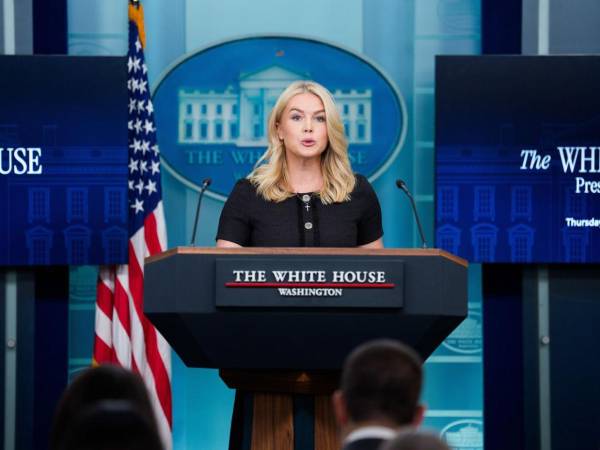 Muchos países caribeños y de la región han aplaudido las operaciones y esfuerzos antidrogas de la administración, y el presidente (Donald Trump) está dispuesto a utilizar todos los recursos del poder estadounidense para detener la entrada de drogas a nuestro país y llevar a los responsables ante la justicia, dijo hoy en rueda de prensa la portavoz de la Casa Blanca, Karoline Leavitt.