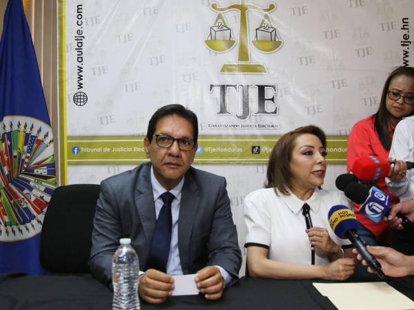 El presidente del Tribunal de Justicia Electoral (TJE), Mario Flores, prometió contar toda la verdad de lo ocurrido en Washington.