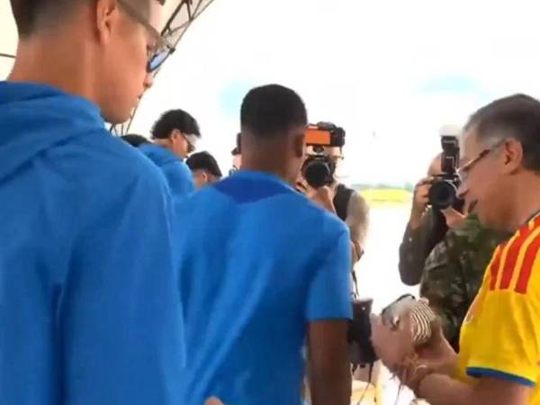 La supuesta negativa de James Rodríguez a tomarse una foto con Antonella Petro desató un intenso debate.