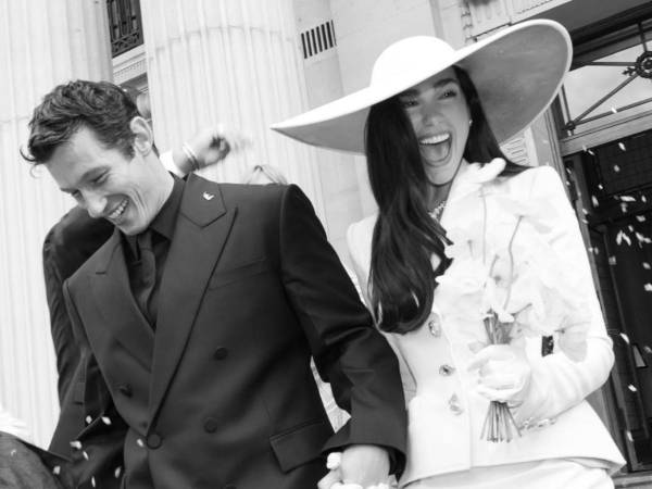 Apenas una semana después de darse el primer sí, quiero en Londres, Dua Lipa y Callum Turner decidieron que una sola boda no alcanzaba para celebrar lo que habían construido juntos. Así, la cantante de 30 años y el actor de 36 tomaron rumbo a Sicilia para protagonizar una de las celebraciones nupciales más comentadas de los últimos años.