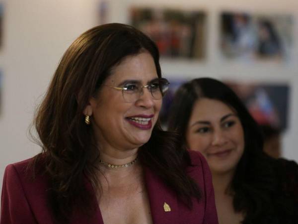 Rixi Moncada, aspirante presidencial de Libre, señaló que al narcovideo en el que aparece el diputado del Partido Liberal no se le puede restar valor, pero también dijo que el partido Libre no ha sido salpicado con algún video pese al narcovideo de Carlos Zelaya.