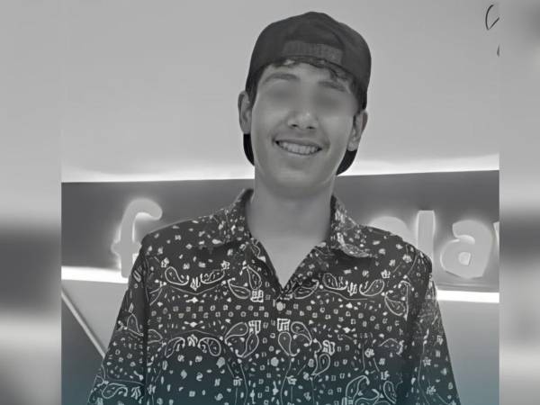La víctima de 17 años fue identificada como Daniel Cortés. La madre del menor asegura que él venía saliendo de trabajar de una panadería.