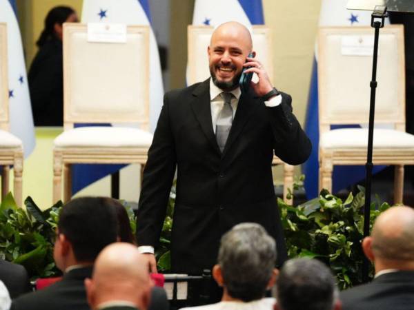 El funcionario afirmó que se seguirá depurando la institución en los próximos días.