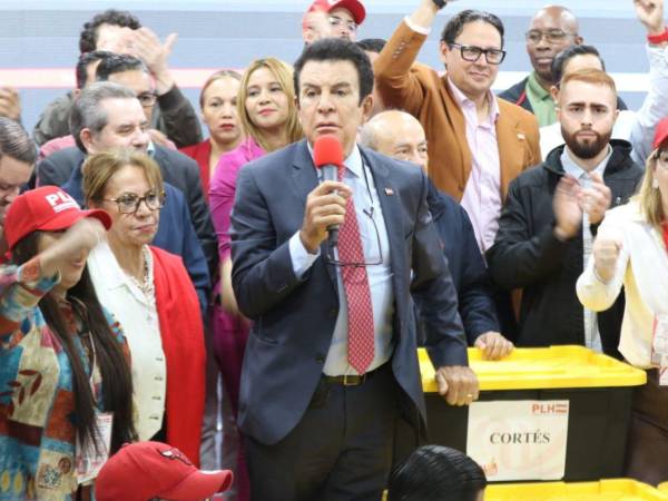 Nasralla reiteró que su rival tomó ventaja porque “ingresó solo actas de Lempira, Intibucá y La Paz, donde gana el Partido Nacional”.