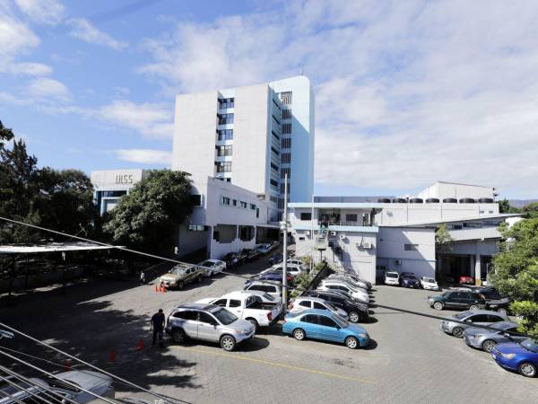 De acuerdo a la UNAF, ex subgerente de compras del IHSS entre 2010 a 2014 favoreció a la empresa Disumed con compras directas para la adquisición de gasas quirúrgicas.