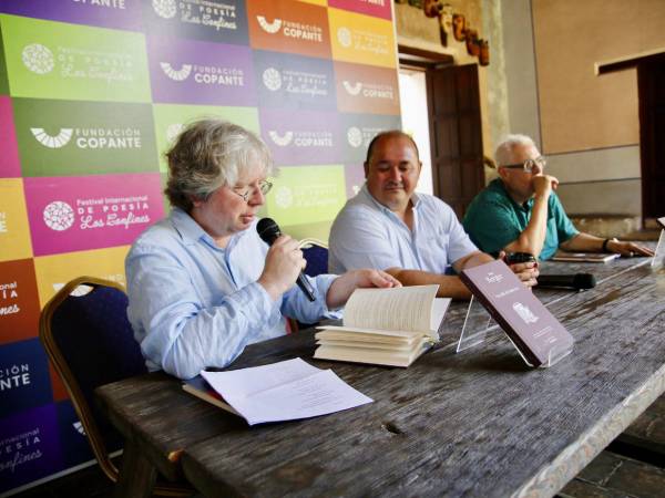Timo Berger y Víctor Rodríguez Núñez presentaron en el Festival de Los Confines los libros Más allá del universo y Errática, respectivamente.