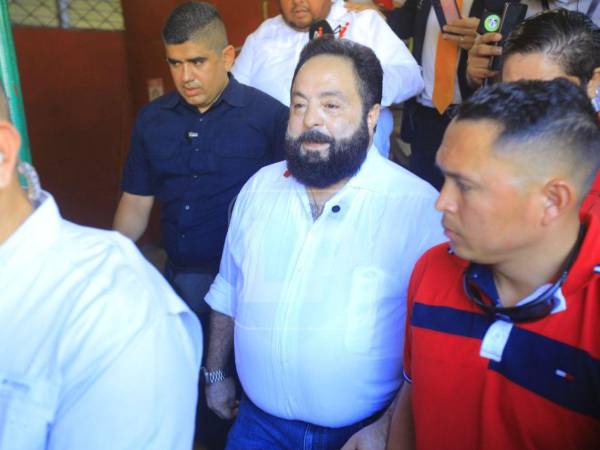 Redondo durante las elecciones generales del 30 de noviembre. Buscó la reelección por Cortés, pero fue derrotado en los últimos comicios.