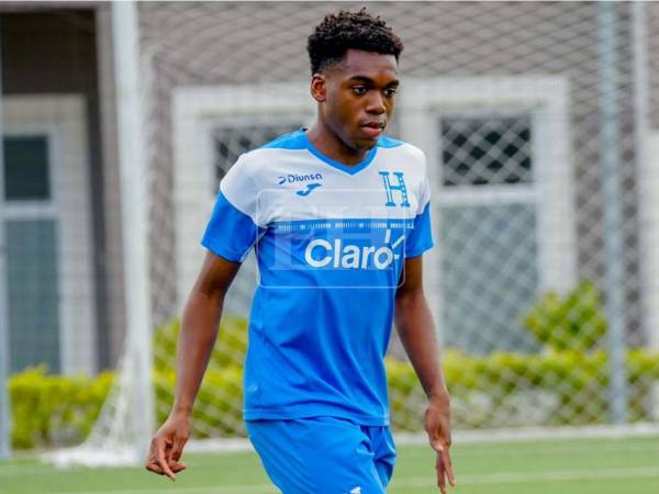 Julián Martínez, hijo del exfutbolista hondureño, durante un entrenamiento con la Sub-17.