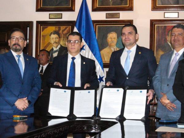 Tomás Zambrano y Ricardo Montes suscribieron el convenio para fortalecer la rendición de cuentas dentro del Poder Legislativo.