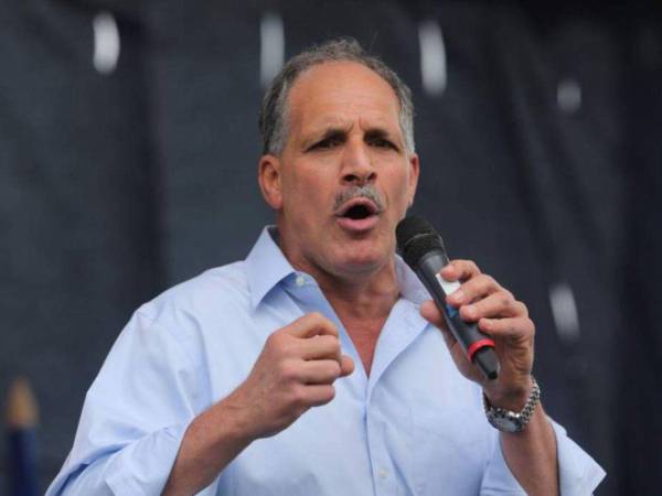 Nasry Asfura durante su gira política, donde criticó el apoyo de la presidenta Xiomara Castro a Nicolás Maduro.