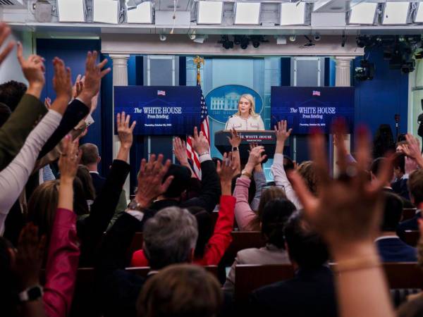 La portavoz de la Administración Trump, Karoline Leavitt, respondió a las preguntas de los medios sobre las tensiones con Colombia.