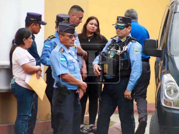 Con el rostro marcado por la tristeza y el corazón enlutado, así se despidió la Policía Nacional (PN) este jueves -5 de febrero- de los cuatro agentes que perdieron la vida en el departamento de Lempira tras sufrir un accidente de tránsito.