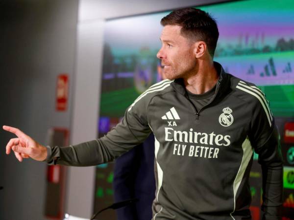 Xabi Alonso esquivó la pregunta sobre la gala del Balón de Oro y mostró poca importancia.