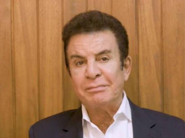 El candidato presidencial liberal se solidarizó con el emprendedor tras sufrir un atraco en su negocio.