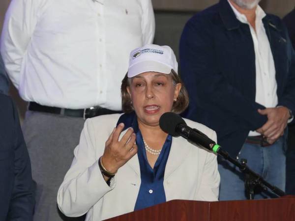 Anabel Gallardo, presidenta del Cohep, durante una conferencia de prensa.