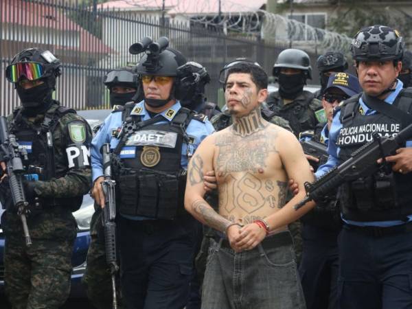 Fabián Ernesto Nájera Escoto, alias el Atrevido fue fuertemente custodiado por agentes policiales y militares.