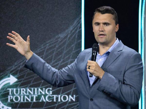 Detienen a sospechoso de disparar contra el comentarista Charlie Kirk
