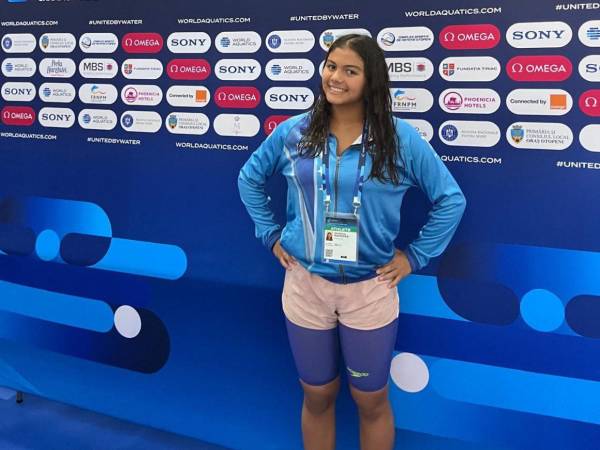Con apenas 16 años, Giulliana ya deja un gran legado en la natación hondureña.