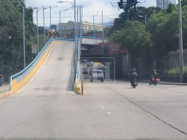 Este lunes las calles de Tegucigalpa y Comayagüela comenzaron a verse un tanto desoladas, de cara al inicio del feriado de la Semana Morazánica de este 2026. Vea más fotografías de cómo luce la capital a continuación.