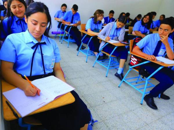 Los alumnos de las Escuelas Normales Bilingües recibirán clases de las 7:00 am hasta las 3:00 pm. El horario anterior era de cinco horas.