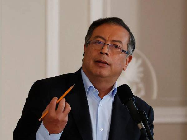 Petro no acepta resultados del conteo electoral que dieron la victoria a De la Espriella.