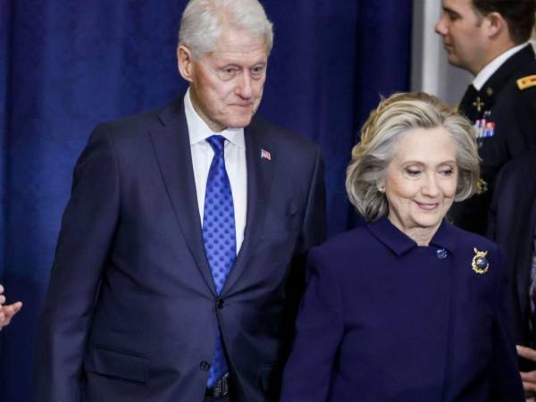 La expareja presidencial de Estados Unidos, Bill y Hillary Clinton, recibieron la citación este martes.