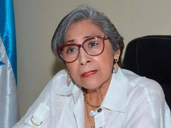 Espinoza acusó a Redondo de intentar que el Legislativo suplante las atribuciones del CNE.