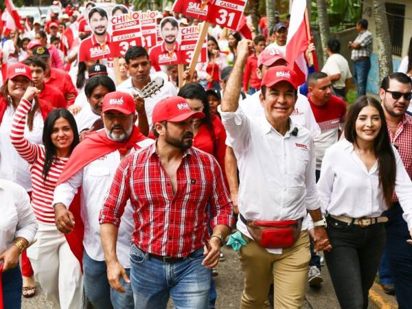 El candidato presidencial del Partido Liberal, Salvador Nasralla, recorrió San Marcos de Colón y Santa Ana de Yusguare, acompañado de su esposa Iroshka Elvir y el diputado Yuri Sabas.