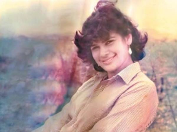 Rixi Moncada se convirtió en profesora a los 17 años. Luego estudió en la UNAH y se graduó de abogada. Inició su vida en la política desde antes de la gestión de Manuel Zelaya Rosales.