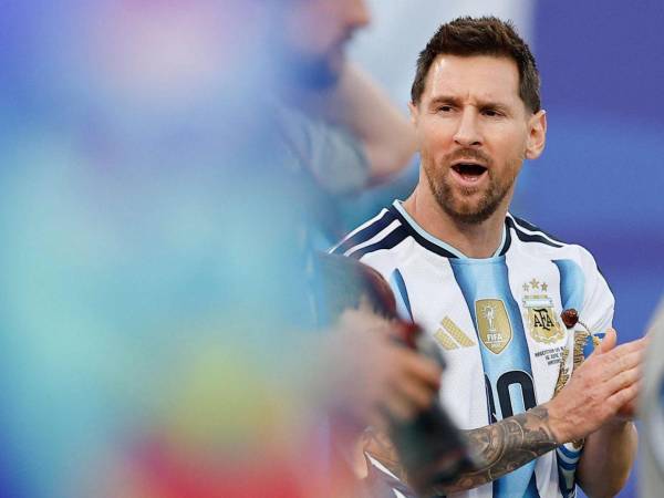 Lionel Messi es titular en el arranque de la Copa del Mundo ante Argelia.