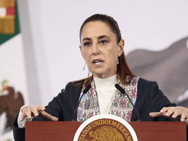 La presidenta de México, Claudia Sheinbaum, habla en una rueda de prensa este miércoles, en el Palacio Nacional de Ciudad de México.