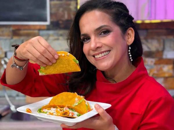 Entre recetas, consejos culinarios y sonrisas frente a las cámaras, Sandra Díaz del Valle construyó una carrera que la convirtió en uno de los rostros más queridos de la televisión hondureña. Su repentina muerte, confirmada este miércoles 10 de junio, ha llevado a miles de personas a recordar la trayectoria de una mujer que encontró en la cocina mucho más que una profesión: una verdadera forma de vida.